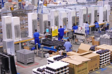 Cel mai mare producător de frigidere din Europa, angajează 200 de oameni